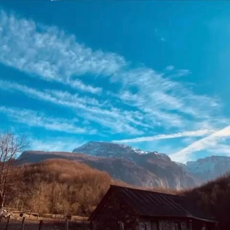 ホテル Shpija E Gjyshit Vuthaj Gusinje エクステリア 写真